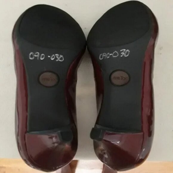 Me Too Shinny Maroon Classic Low Heel Pumps Size 9M NEW - Picture 3 of 3